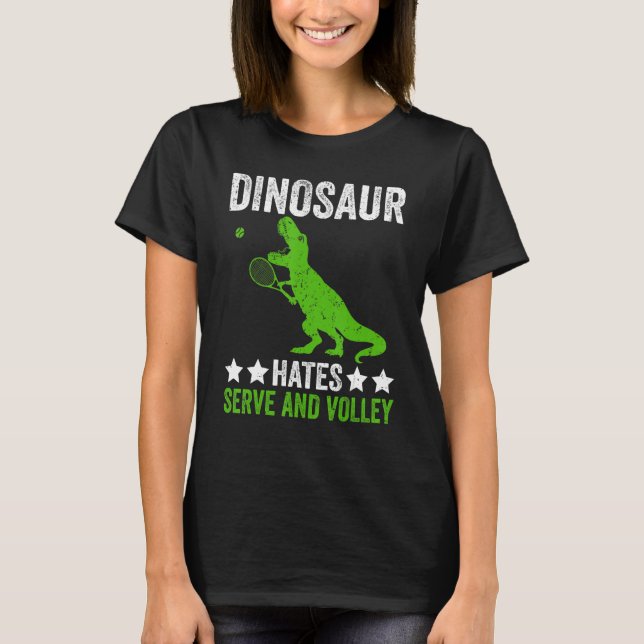 Tennis player Dinosaur hates Serve and volley T Shirt (Framsida)