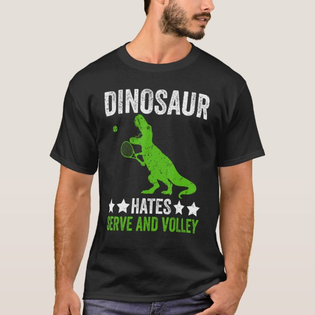 Tennis player Dinosaur hates Serve and volley T Shirt (Framsida)