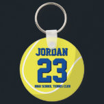 Tennis Player Number School Sports Team Nyckelring<br><div class="desc">En stift för perfekt för sportfantaster,  idrottsmän,  spelare,  tränare eller kapten i tennislaget. Du kan anpassa ordalydelsen så att den passar alla evenemang med det här idrottstemat,  oavsett om det är födelsedag,  mästerskap firande eller vinnande party.</div>