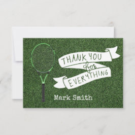 Tennis racket på grönt gräs för spelare tack kort