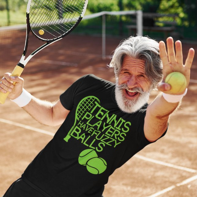 Tennis-spelare har fuzzy bollar t shirt (Skapare uppladdad)