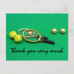 Tennis-tack för ditt kort med boll racket på grönt