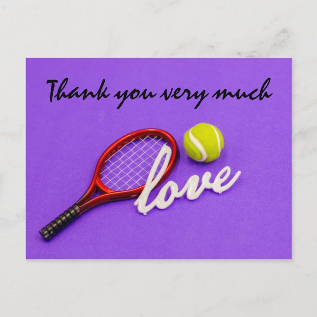 Tennis-tackkort med boll racket på lila vykort (Framsida)