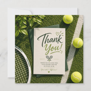 Tennis tackkort racket och boll på planen tack kort