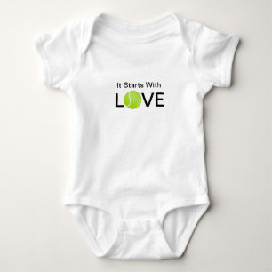 Tennisbaby Onsie som det startar med kärlek T Shirt