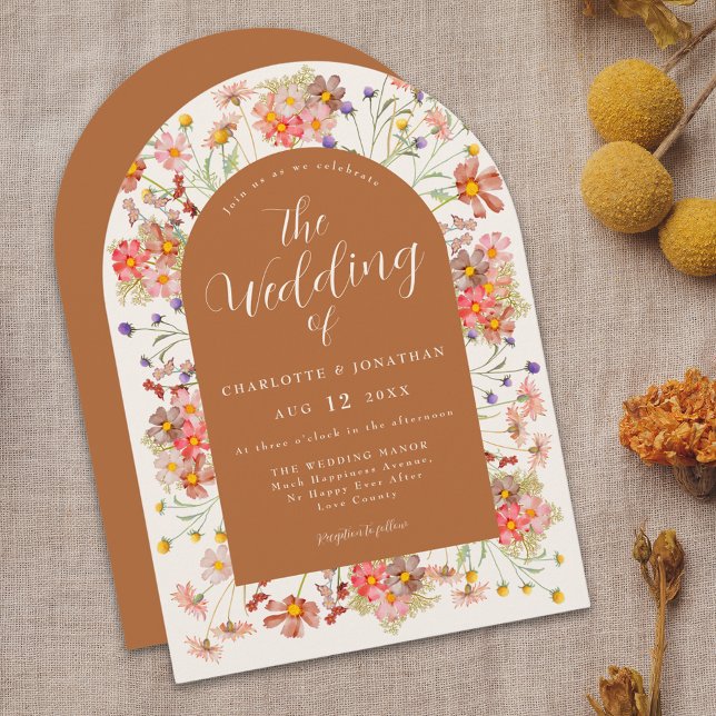 Terracotta Blommigt Bröllop Inbjudningar (Boho fall floral wildflower arch elegant script terracotta burnt orange wedding invitation )