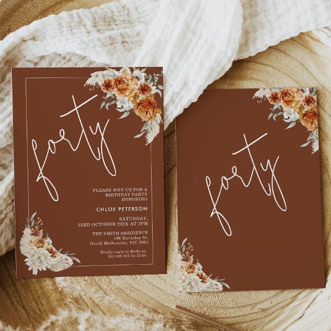 Terracotta Boho Burnt Orange Blommigt 40:e födelse Inbjudningar (Terracotta 40th birthday invitation featuring two burnt orange floral arrangements with palm leaves)