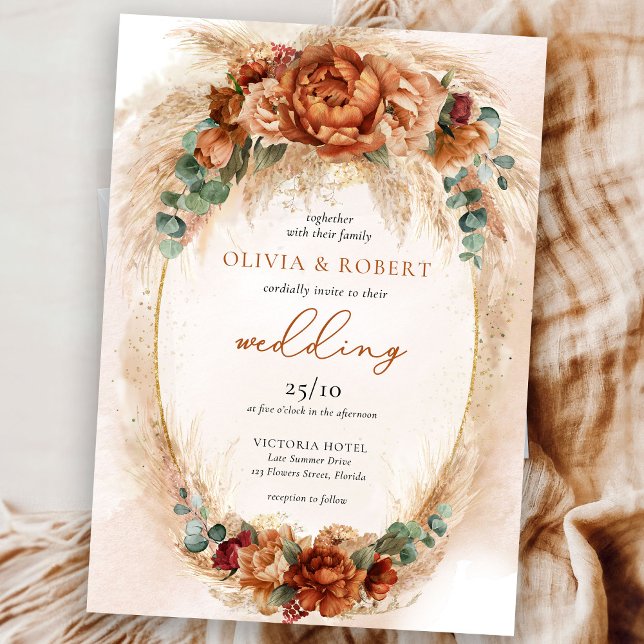 Terracotta burgundy eucalyptus och pampasgräs inbjudningar (Amazing wedding invitation featured terracotta and copper flowers mixed burgundy flowers and pampas)