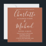 Terracotta Burnt Orange Elegant Script Bröllop Inbjudningar<br><div class="desc">Med elegant namnteckning stil namn kan den här snyggtens bröllopsinbjudan vara personlig med dina bröllop-detaljer i modern typografi på en terracotta-bakgrund. Du kan anpassa bakgrunden till färg för att matcha bröllop-temat. Designad av Thisisnotme©</div>