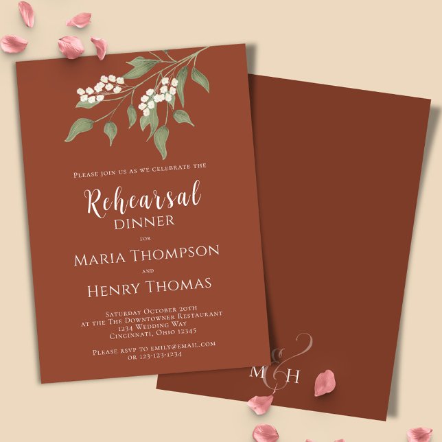 Terracotta Calligraphy Ampersand Greenery Blommigt Inbjudningar (Terracotta floral greenery rehearsal dinner invitation with white floral accents. )
