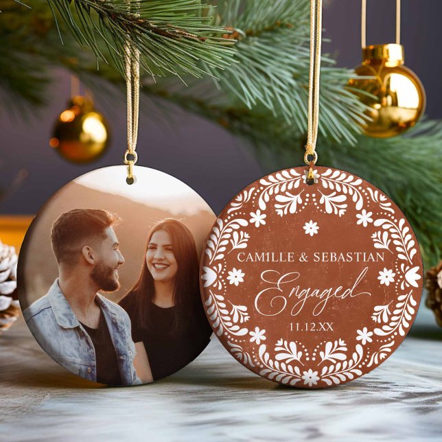 Terracotta Första julen Förlovning Photo Julgransprydnad Keramik (Mexican Talavera Engagement Photo Ornament)