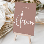 Terracotta Hand Scripted Bord ELVA Bordsnummer<br><div class="desc">Enkla kort för bordsnummer och chic i jordton Terracotta och vit gör en elegant påstående vid din bröllop eller händelse. Designfunktionerna "bord [nummer]" i en ögonetsande blandning av klassisk serif och handskriven skriptskrift. Utformningen upprepas på båda sidor. Individuellt numrerade kort som säljs separat. Beställ varje bordsnummer var för sig från...</div>