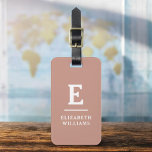 Terracotta Minimal Modern Monogram Bagagebricka<br><div class="desc">Öka din resupplevelse med vår klassiska Elegant Modern Minimalist Monogram Luggage Tag-kod. Detta noggrant designade tillbehör kombinerar sömlöst elegans med contemporaryns minimalism, och ser till att ditt bagage är sofistikerat. Den här bagagetaggen är utformad med precision och noggrannhet. Den är mer än bara en praktisk artikel. Den är en personlig...</div>