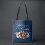 Terracotta Navy Greenery Mor i Groom Tygkasse<br><div class="desc">Elegant Navy Blue,  Terracotta ,  Orange earthy blommigt Tema bröllop mor i Groom tote-påsen med elegant bouquet av marinblått,  Terracotta färg ro peonies och grönt eucalyptus löv. Kontakta mig om du behöver hjälp med anpassning eller om du behöver någon annan produkt med den här designen.</div>