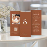 Terracotta Photo Bröllop Menu Bord No Trifold<br><div class="desc">VIKTIGT: Denna trifold levereras plan, UTAN förklassificering. Du måste vika det själv. För att underlätta korrekt vikning skrivs riktlinjerna ut på baksidan för de tre panelerna, plus en tunn extra-panel på högernas sida så att du kan fästa limmet för att hålla ihop det tredubbla gången som du har vikt ihop....</div>