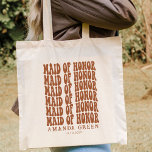 Terracotta Retro Boho Personlig Maid of honor Tygkasse<br><div class="desc">Tittar du för perfekten till maid of honor? Se inte längre än vår personlig brände orange tote bags! De här tutterna är perfekter för alla bröllop eller brudens sida tillfälle. De är inte bara snyggtar, utan de är också praktiska och kan ha många bra saker. Varför vänta? Beställ din personlig...</div>