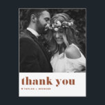 Terracotta Retro Bold Typography Bröllop Tack Vykort<br><div class="desc">Skicka tack till familj och vänner med det här anpassadets fototack till vykortet. Den har återformig typografi och en hjärtikon. Detta tack för terracotta kommer att bli perfekt för olika evenemang som bröllop och studenten. Anpassa genom att lägga till dina favoritfoton. Finns som ett platt och vikt kort.</div>