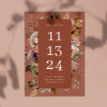 Terracotta Ro Clay Fall | Blommigt av spjutträ Spara Datumet<br><div class="desc">Lägg märke till att din stora dag med den här eleganten faller under temat Spara datumkortet, med mjuka blommigtar i varma tonar av terracotta ro lay, rött lera och rosewood. Utformningen blandar rustiskt och romantiskt inslag, skapar perfekten för bröllop under hösten med boho, jordnära eller moderna blommigtar. Fintvätt av och...</div>