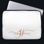 Terracotta Script Monogram Initialer minimalist Laptop Fodral<br><div class="desc">En chic modern snyggt terracotta skriver initialer monogram på vitt,  med ett dramatiskt skript som börjar med dekorationer och fullt i en modern serif-typ.</div>