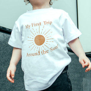 Terracotta-skript 1:a Resa runt Sol födelsedag T Shirt