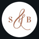 Terracotta Whimsical Calligraphy Bröllop Monogram Runt Klistermärke<br><div class="desc">Lägg till en charmerande avslutande beröring till ditt bröllop-kontorsmaterial eller favoriter med det här bröllop-klistermärket som innehåller ett vismiskt kalligrafiskt skärpeband. Designat med ett romantiskt men modernt flair är detta dekal perfekt för försegling av höljen, dekorering av favoritlådor eller tillägg av en personlig till välkomstpåsar med mera. Den handdragna ampersanden...</div>