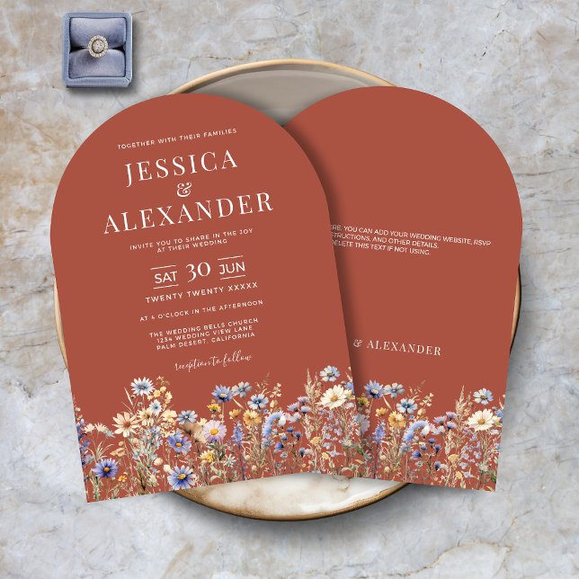 Terracotta WildblommElegant Arch Bröllop Inbjudningar (Dusty Blue Wildflowers Elegant Terracotta Arch Wedding Invitation with Optional Info on Back.)