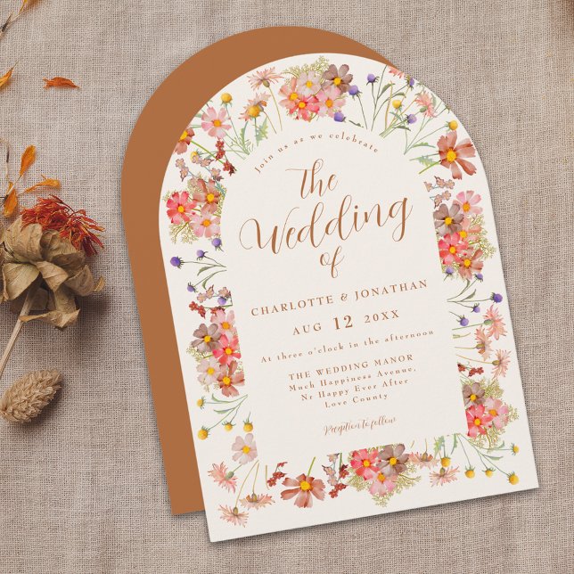 Terrakotta Blommig Bröllop Inbjudningar (Boho fall wildflower arch elegant script terracotta burnt orange wedding invitation )