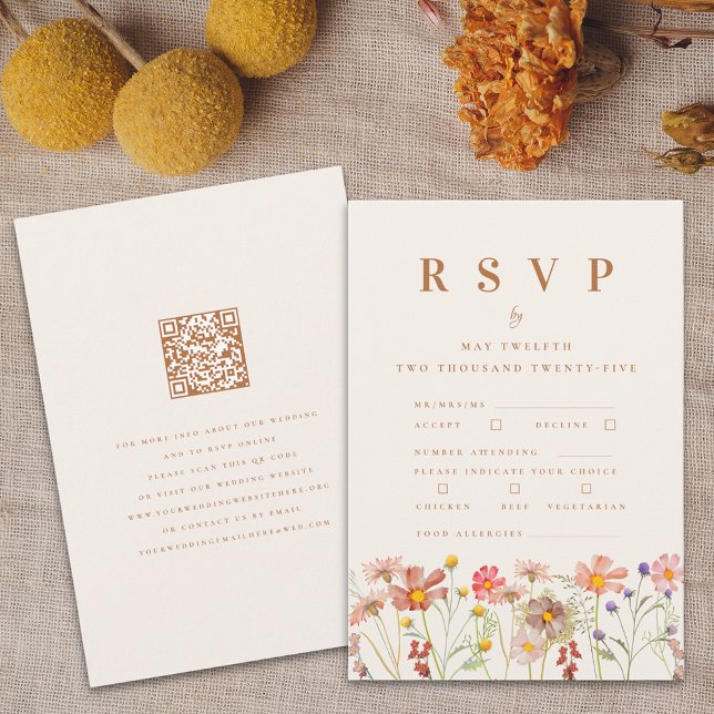 Terrakotta Boho Höst Blommig Måltidsalternativ OSA Kort (Boho Wildflower fall Wedding rsvp card with website QR code terracotta burnt orange beige brown)