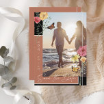 Terrakotta Boho Wildflower Foto Spara Datum Datumet<br><div class="desc">Terrakotta Boho Wildflower Foto Spara Datum-kort. Tillkännage din bröllop i stil med detta terrakotta boho spara datum som presenterar romantiska vildblommor och en fotolayout som framhäver ditt favorit ögonblick tillsammans. Den varma jordnära paletten passar perfekt med rustika eller blomsterbröllopsteman och skapar en modern men tidlös look.</div>