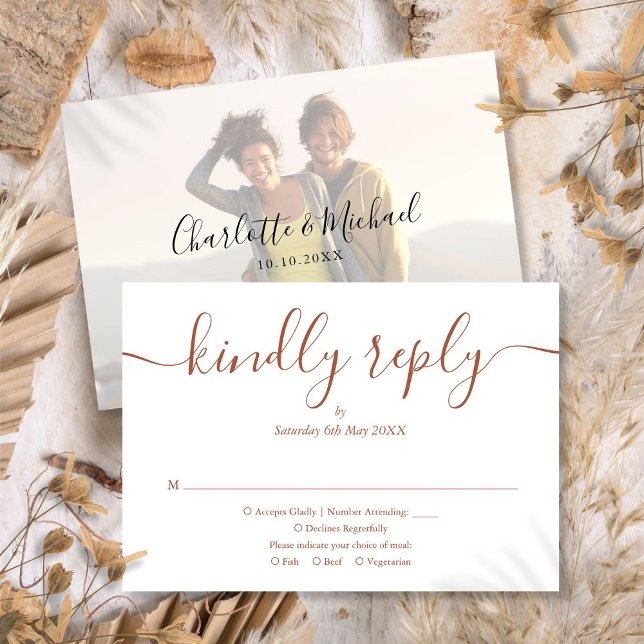 Terrakotta Enkel Elegant Skrift Foto Bröllop OSA Kort (Terrecotta Simple Elegant Script Photo Wedding RSVP Card)