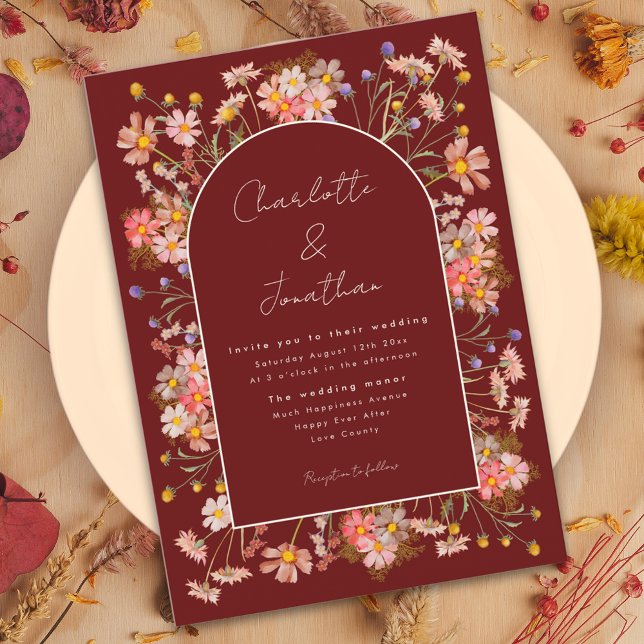 Terrakotta hösthälsning med vilda blommor i valvfo inbjudningar (Boho floral arch burgundy burnt orange fall wedding invitation )