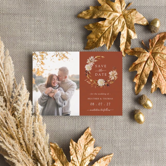 Terrakotta höstkrans bröllopsfoto Save The Date Meddelande Vykort (Terracotta Fall Wreath Wedding Photo Save The Date Announcement Postcard by Painted Paperie
)