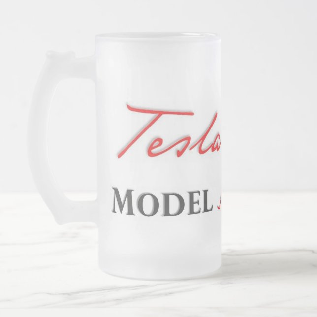 Tesla modellerar S som skrivas på en frostad Mug. Frostat Ölglas (Vänster)