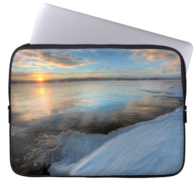 Teslin Sjö efter en röjningsstorm, Yukon Laptop Fodral (Framsidan)