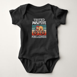 Testad positiv för laktfärgsfack i cykel t shirt