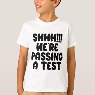 Testade testtub 2022 med en svag testdag t shirt