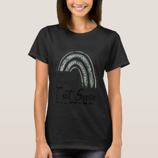 Testdagslärare Regnbåge du är mer än ett test T Shirt