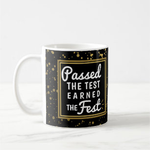 Testet genomfördes med Fest Guld Confetti Grad Kaffemugg