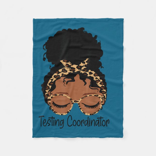 Testing Coordinator Shirt Funny Messy Bun Test Day Fleecefilt (Framsidan)