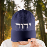 Tetragrammaton White Broderad Keps<br><div class="desc">Tetragrammaton är också känd som Guds/Elohis Helig Namn. Tetragrammaton består av fyra gamla symboler. Experter världar runt skiljer sig åt när det gäller att uttala och skriva namn på engelska. Det skrivs vanligen som YHUH, YHVH eller YHWH. Om vi skulle säga "Yahuah" eller "Yehovah".. skulle vi vara söt nära. Exo...</div>