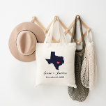 Texas Bröllop Välkommen Tygkasse<br><div class="desc">Välkomna ut från bröllop gäster med en säck fullt snacks och behandlar personlig med det tillstånd du gifta sig och brudgummen och brudgummen i namn och bröllop. Klicka på Anpassa om du vill flytta hjärtat om du vill visa en stad eller plats på karta. Använda designen verktyg för att ändra...</div>