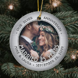 Text 2 Photo Silver 25:e Bröllop-årsdagen Julgransprydnad Keramik<br><div class="desc">Fira en glatt 25:e bröllop-årsdag med anpassningsbar 2-foto "Gift 25 år", faux borstad silver runt keramiskt julprydnad. All text och bilder på den här mallen är enkla att anpassa och kan vara olika eller likadana framifrån och bakåt. (IMAGE & TEXT DESIGN TIPS: 1) Lägg till blanksteg i början eller slutet...</div>