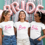 Text för Anpassningsbar T Shirt<br><div class="desc">Den här t-shirten innehåller shock rosa med exempeltext som lyder: Bridens syster. Klicka på "Anpassa den här mallen" om du vill ändra eller ta bort text. Ta bort texten så att den helt enkelt lyder: Bride, eller ändra texten från syster till mor, vän, kusin, dotter eller spelar ingen roll du...</div>