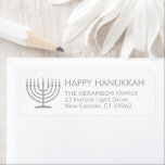 Text Menorah White Hanukkah Returadress Returadress Etikett<br><div class="desc">Lägg till perfekten Hanukkah-kort avslutande beröring med dessa elegant vita och grått-returetiketter. All text kan enkelt anpassas med valfri hälsning,  namn och adress. Design har en enkel menorah med tända ljus och modern typografi av chicen. Lycklig Hanukkah!</div>