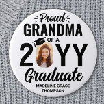 Text Student Photo Proud Grandma Black White Knapp<br><div class="desc">Visa pridet för student med en knapp för personlig av snyggt, studenten. (IMAGE PLACEMENT TIP: Ett enkelt sätt att centrera ett foto exakt som du vill är att flytta det till skörd innan du laddar upp det till Zazzle-webbplatsen.) Bild och all text i den här mallen är enkel att anpassa,...</div>