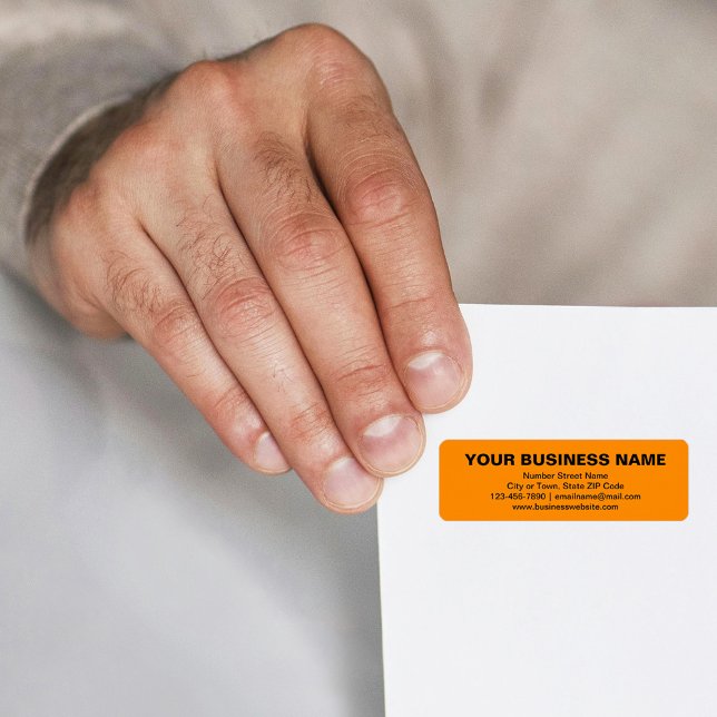 Textbaserat affärsvarumärke på orange returadress etikett (Orange return address label with your business brand in plain text)