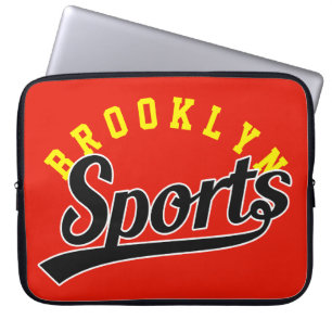 Textdesign: Svart SPORTS + egen text och egna idée Laptop Sleeve