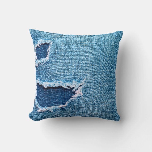 Textured denim background. Torn hole in the fabric Kudde (Framsida)