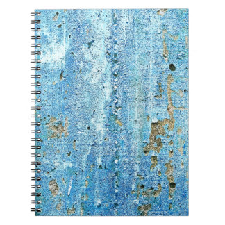 Texturerad betongvägg, rostfläckar. anteckningsbok