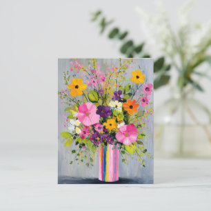 Texturerade blommor i en vas vykort